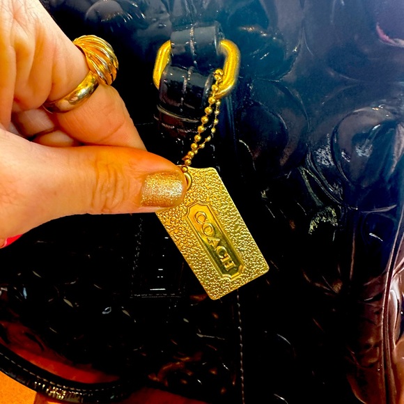 Patent leather glossy Coach shoulder bag - Picture 4 of 5